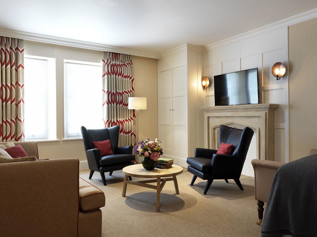 The Stafford London Hotel Екстериор снимка A suite at the Hotel de Crillon