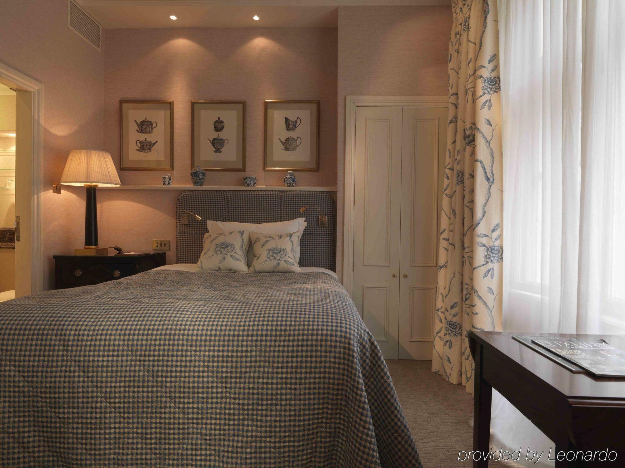 The Stafford London Hotel Екстериор снимка A bedroom at the hotel