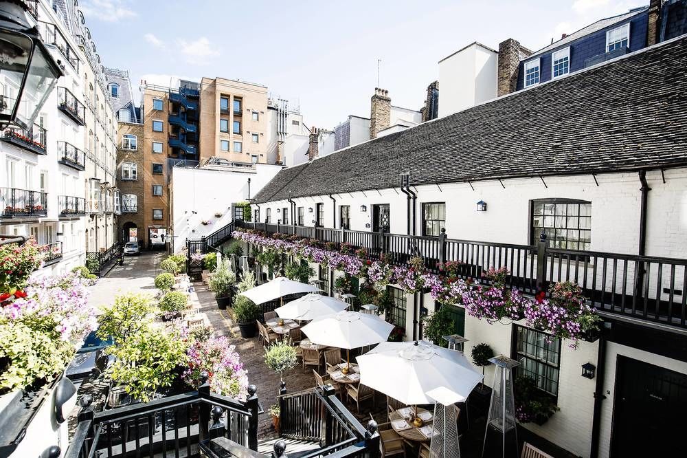 The Stafford London Hotel Екстериор снимка The courtyard at the Swan Inn